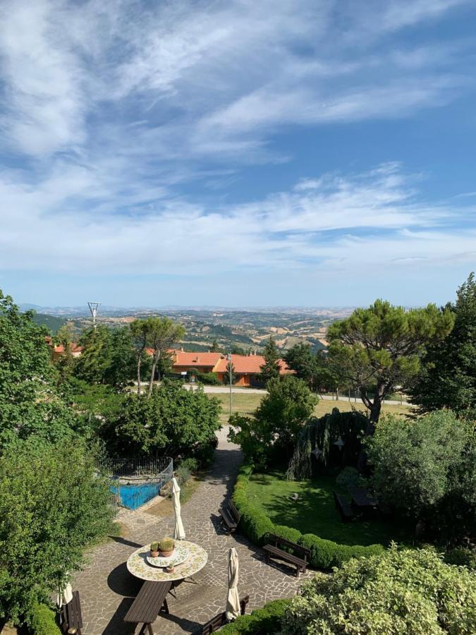 Hotel Tetto Delle Marche - Ristorante Dei Conti سينغولي المظهر الخارجي الصورة