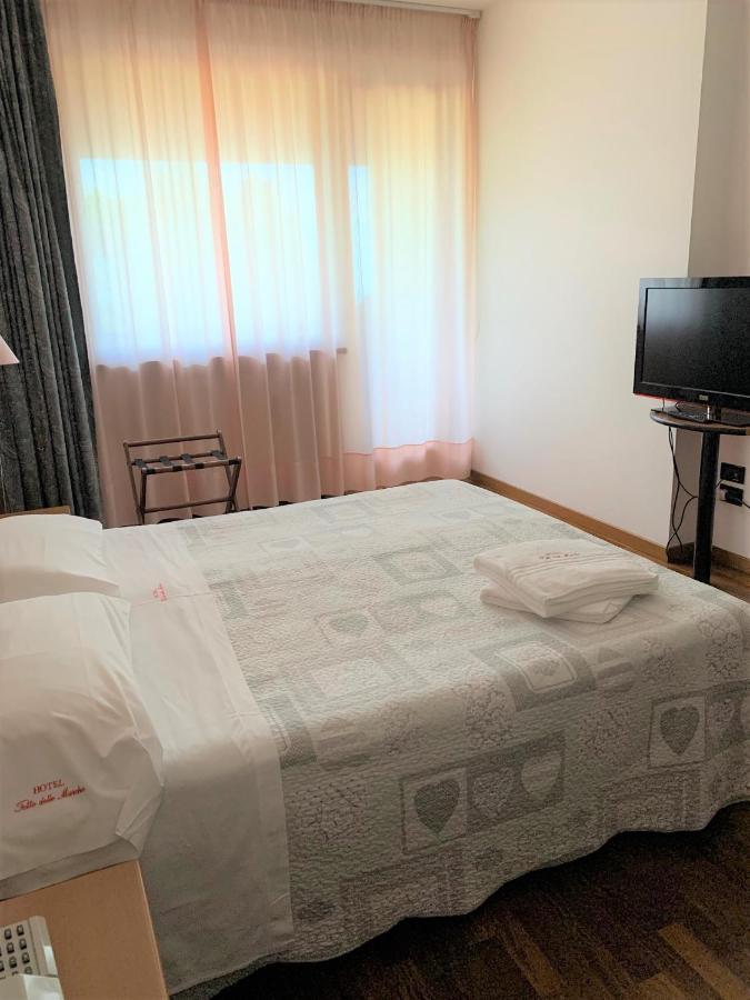 Hotel Tetto Delle Marche - Ristorante Dei Conti سينغولي المظهر الخارجي الصورة