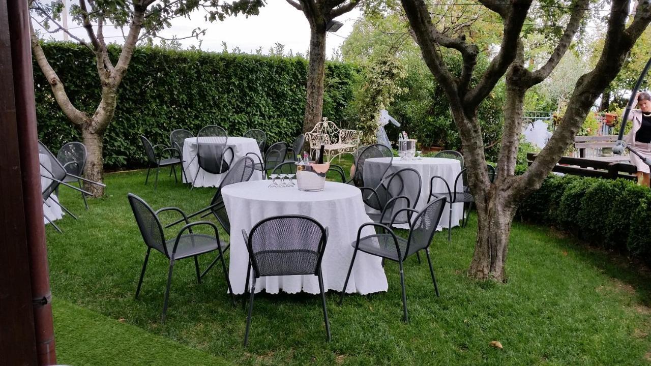 Hotel Tetto Delle Marche - Ristorante Dei Conti سينغولي المظهر الخارجي الصورة