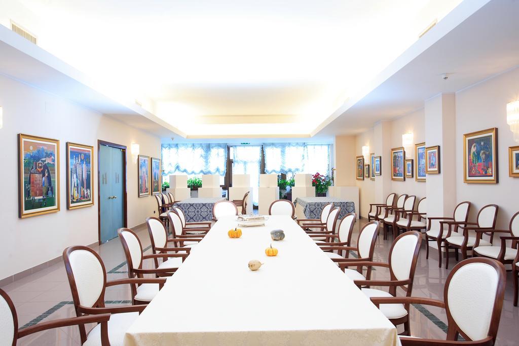 Hotel Tetto Delle Marche - Ristorante Dei Conti سينغولي المظهر الخارجي الصورة