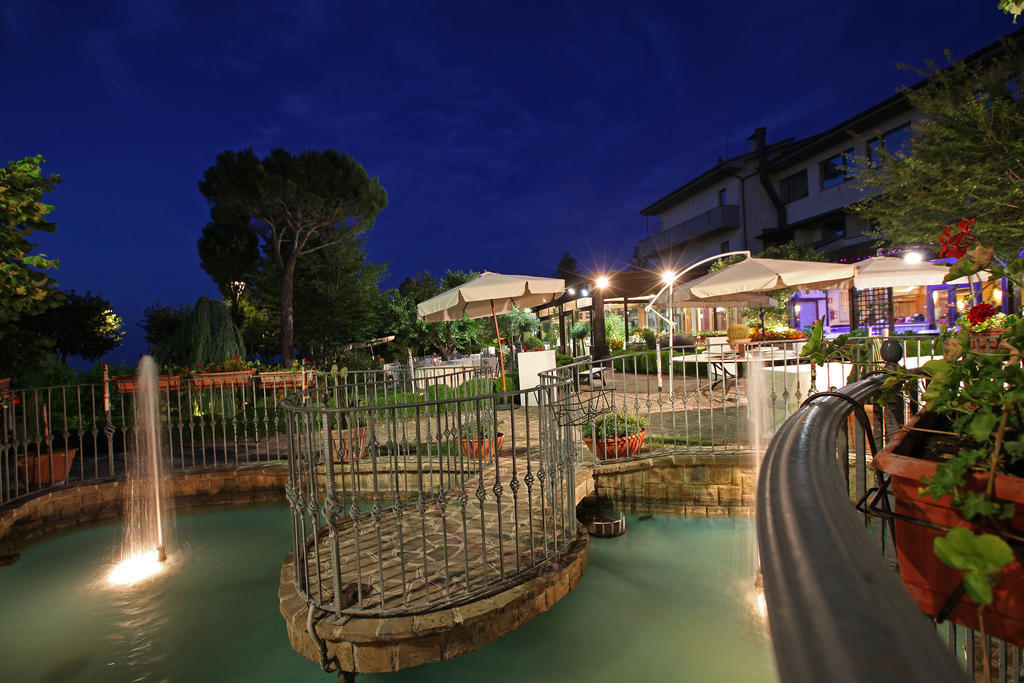 Hotel Tetto Delle Marche - Ristorante Dei Conti سينغولي المظهر الخارجي الصورة
